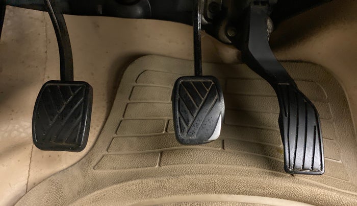 2016 Maruti Swift Dzire VDI ABS, CNG, Manual, 1,14,747 km, Pedals