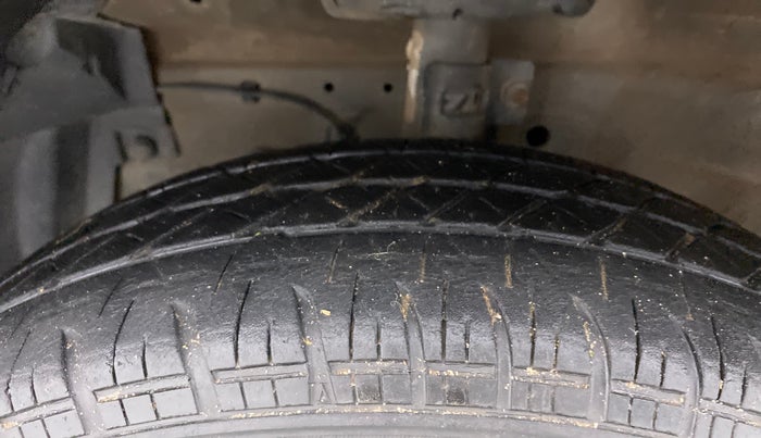 2016 Maruti Swift Dzire VDI ABS, CNG, Manual, 1,14,747 km, Left Front Tyre Tread