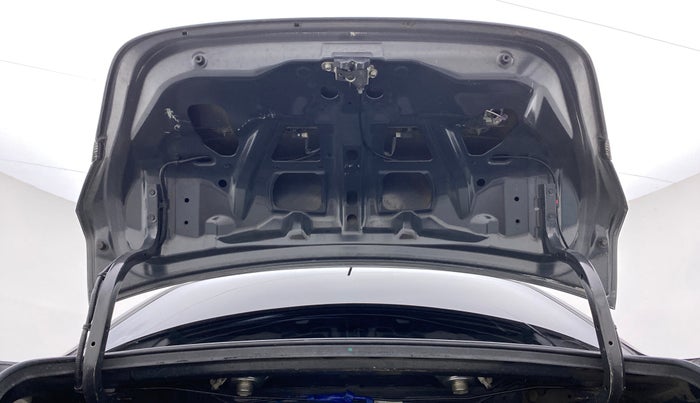 2016 Maruti Swift Dzire VDI ABS, CNG, Manual, 1,14,747 km, Boot Door Open