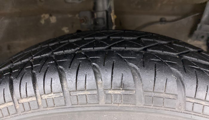 2016 Maruti Swift Dzire VDI ABS, CNG, Manual, 1,14,747 km, Right Front Tyre Tread