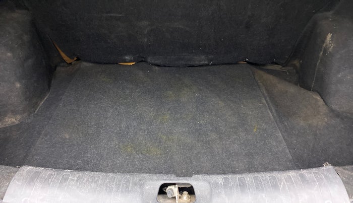 2016 Maruti Swift Dzire VDI ABS, CNG, Manual, 1,14,747 km, Boot Inside