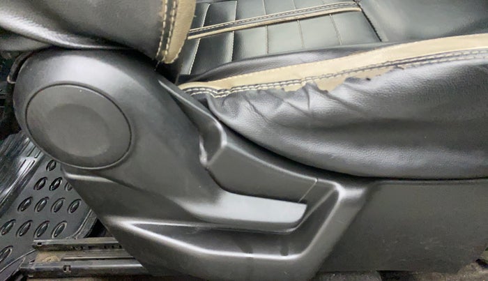 2019 Maruti New Wagon-R LXI CNG 1.0, CNG, Manual, 53,481 km, Driver Side Adjustment Panel
