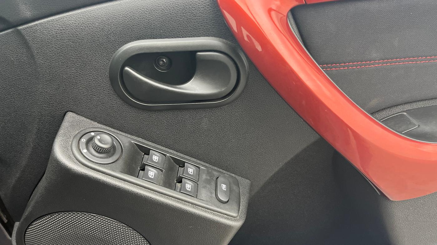 2018 Renault Duster RXS CVT, Petrol, Automatic, 54,897 km, Driver Side Door Panels Control