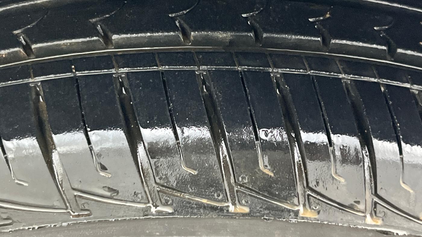 2018 Renault Duster RXS CVT, Petrol, Automatic, 54,897 km, Left Front Tyre Tread