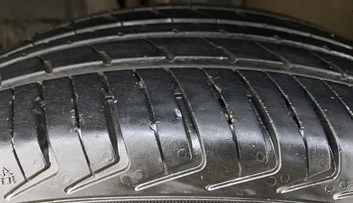 2021 Maruti New Wagon-R LXI CNG 1.0 L, CNG, Manual, 36,380 km, Left Front Tyre Tread