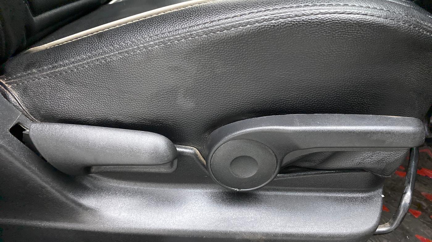 2019 Maruti Vitara Brezza ZDI, Diesel, Manual, 53,127 km, Driver Side Adjustment Panel