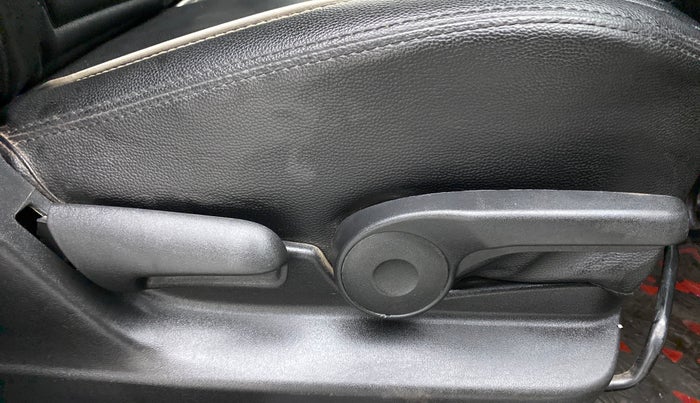 2019 Maruti Vitara Brezza ZDI, Diesel, Manual, 53,127 km, Driver Side Adjustment Panel