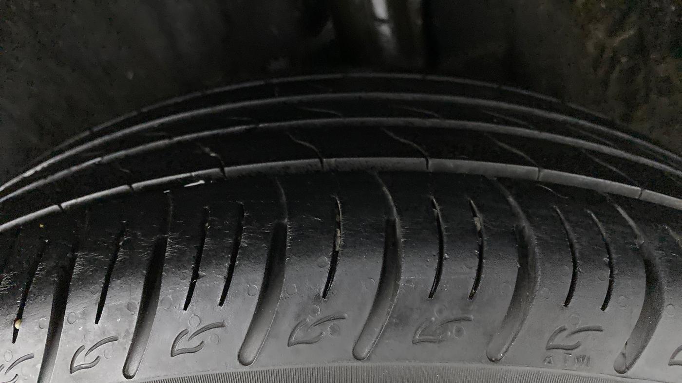 2019 Maruti Vitara Brezza ZDI, Diesel, Manual, 53,127 km, Left Rear Tyre Tread