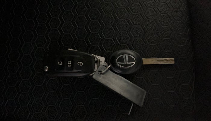 2023 Tata Tiago XT CNG, CNG, Manual, 31,749 km, Key Close Up