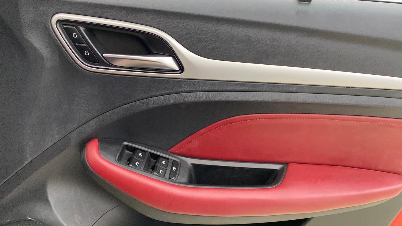 2021 MG ASTOR SAVVY 1.5 CVT S RED, Petrol, Automatic, 34,955 km, Driver Side Door Panels Control