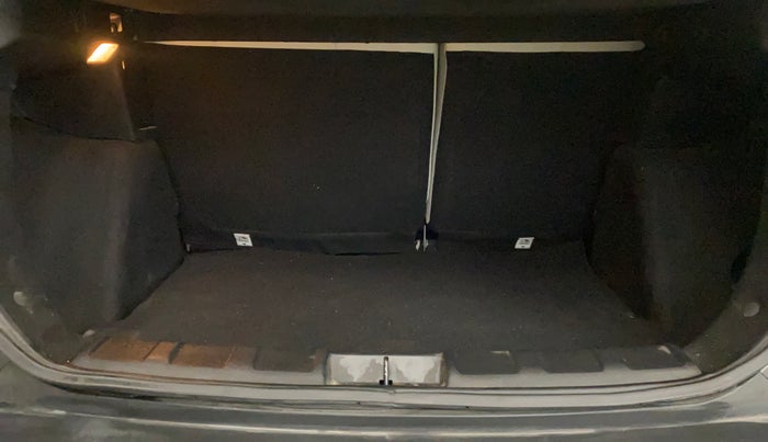 2023 Tata NEXON XZ PLUS LUX SUNROOF DUAL TONE PETROL, Petrol, Manual, 21,216 km, Boot Inside