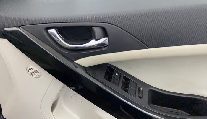 2023 Tata NEXON XZ PLUS LUX SUNROOF DUAL TONE PETROL, Petrol, Manual, 21,216 km, Driver Side Door Panels Control