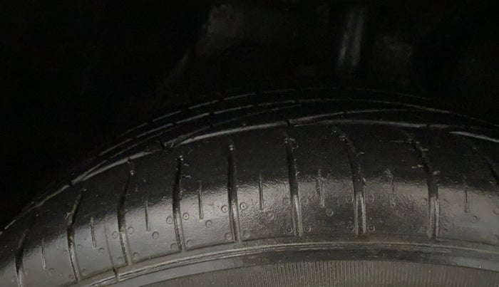 2023 Tata NEXON XZ PLUS LUX SUNROOF DUAL TONE PETROL, Petrol, Manual, 21,216 km, Right Front Tyre Tread