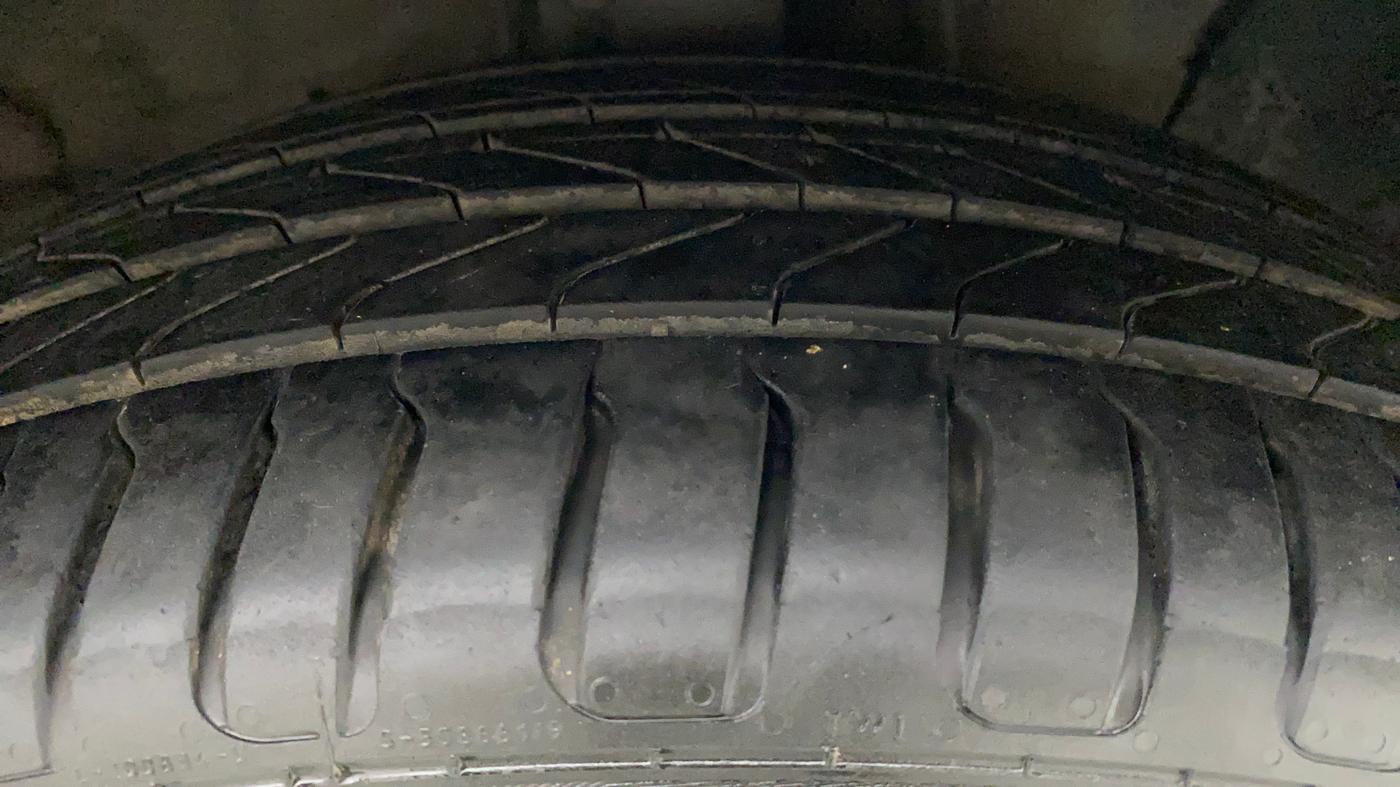 2021 Hyundai Verna SX (O) 1.5 CRDI AT, Diesel, Automatic, 33,309 km, Right Front Tyre Tread