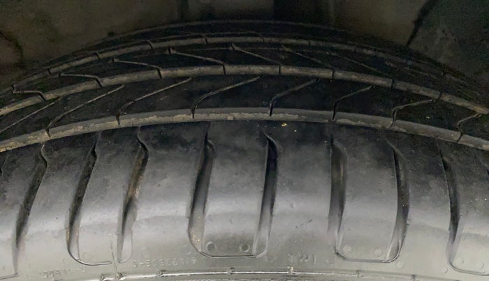 2021 Hyundai Verna SX (O) 1.5 CRDI AT, Diesel, Automatic, 33,309 km, Right Front Tyre Tread