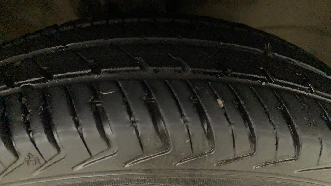 2015 Maruti Wagon R 1.0 LXI CNG, CNG, Manual, 68,302 km, Right Front Tyre Tread