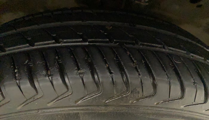 2015 Maruti Wagon R 1.0 LXI CNG, CNG, Manual, 68,302 km, Right Rear Tyre Tread