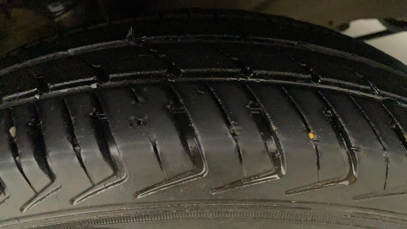 2015 Maruti Wagon R 1.0 LXI CNG, CNG, Manual, 68,302 km, Left Front Tyre Tread
