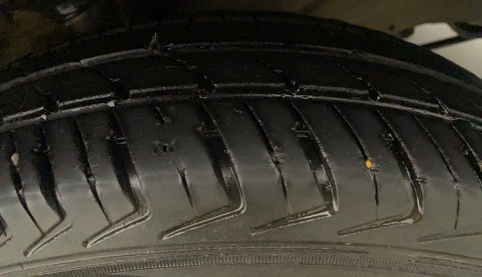 2015 Maruti Wagon R 1.0 LXI CNG, CNG, Manual, 68,302 km, Left Front Tyre Tread