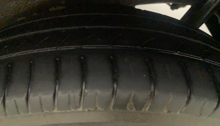 2015 Maruti Wagon R 1.0 LXI CNG, CNG, Manual, 68,302 km, Left Rear Tyre Tread