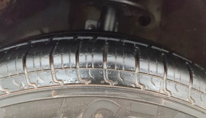 2018 Maruti Dzire VXI AMT, Petrol, Automatic, 1,01,792 km, Left Front Tyre Tread