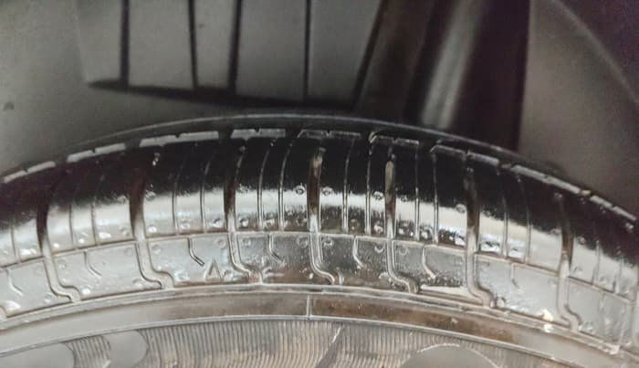 2018 Maruti Dzire VXI AMT, Petrol, Automatic, 1,01,792 km, Left Rear Tyre Tread