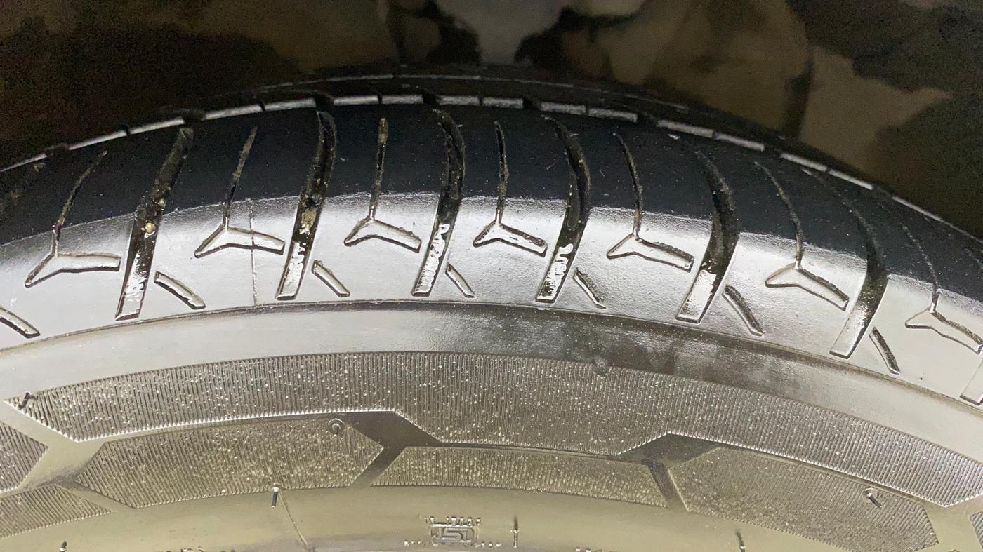 2021 Hyundai AURA SX PLUS 1.2 AMT, Petrol, Automatic, 89,864 km, Right Front Tyre Tread
