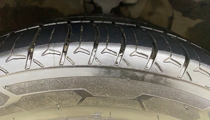 2021 Hyundai AURA SX PLUS 1.2 AMT, Petrol, Automatic, 89,864 km, Right Front Tyre Tread