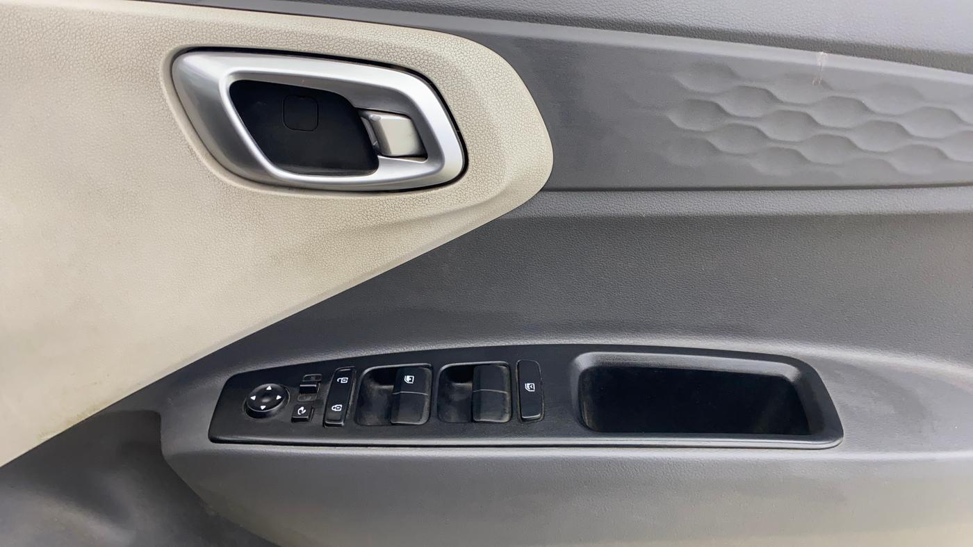 2021 Hyundai AURA SX PLUS 1.2 AMT, Petrol, Automatic, 89,864 km, Driver Side Door Panels Control