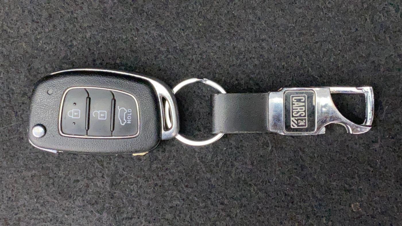 2017 Hyundai Creta E PLUS 1.6 PETROL, Petrol, Manual, 48,674 km, Key Close Up