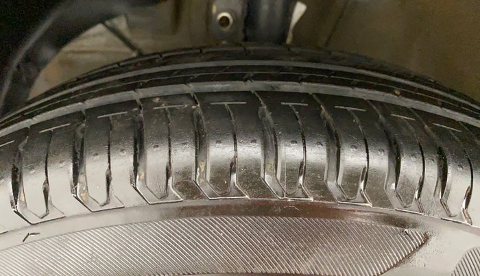 2020 Maruti Dzire VXI, Petrol, Manual, 5,204 km, Left Front Tyre Tread