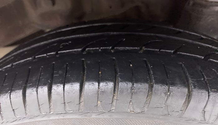 2011 Hyundai Eon ERA, Petrol, Manual, 34,968 km, Left Rear Tyre Tread
