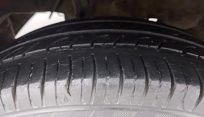 2011 Hyundai Eon ERA, Petrol, Manual, 34,968 km, Right Rear Tyre Tread