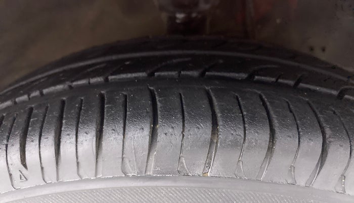 2011 Hyundai Eon ERA, Petrol, Manual, 34,968 km, Right Front Tyre Tread