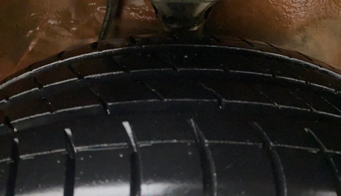 2018 Maruti Alto K10 VXI (O) AMT, Petrol, Automatic, 37,417 km, Right Front Tyre Tread