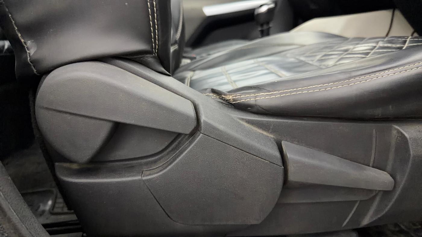 2022 Nissan MAGNITE XV EXECUTIVE, Petrol, Manual, 78,869 km, Driver Side Adjustment Panel