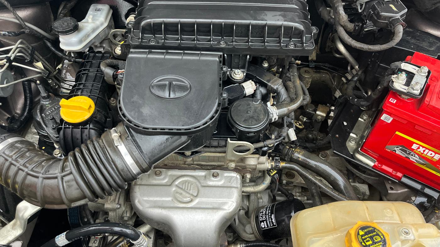 2018 Tata Tiago XZ PLUS PETROL, Petrol, Manual, 50,245 km, Engine View