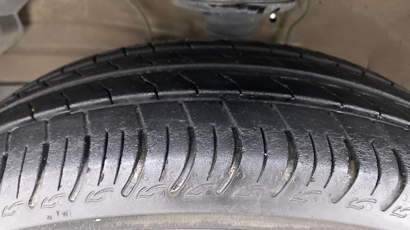 2019 Maruti S PRESSO VXI PLUS, Petrol, Manual, 20,428 km, Left Front Tyre Tread