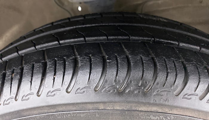 2019 Maruti S PRESSO VXI PLUS, Petrol, Manual, 20,428 km, Right Front Tyre Tread