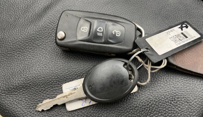 2018 Tata TIAGO NRG PETROL, Petrol, Manual, 98,492 km, Key Close Up