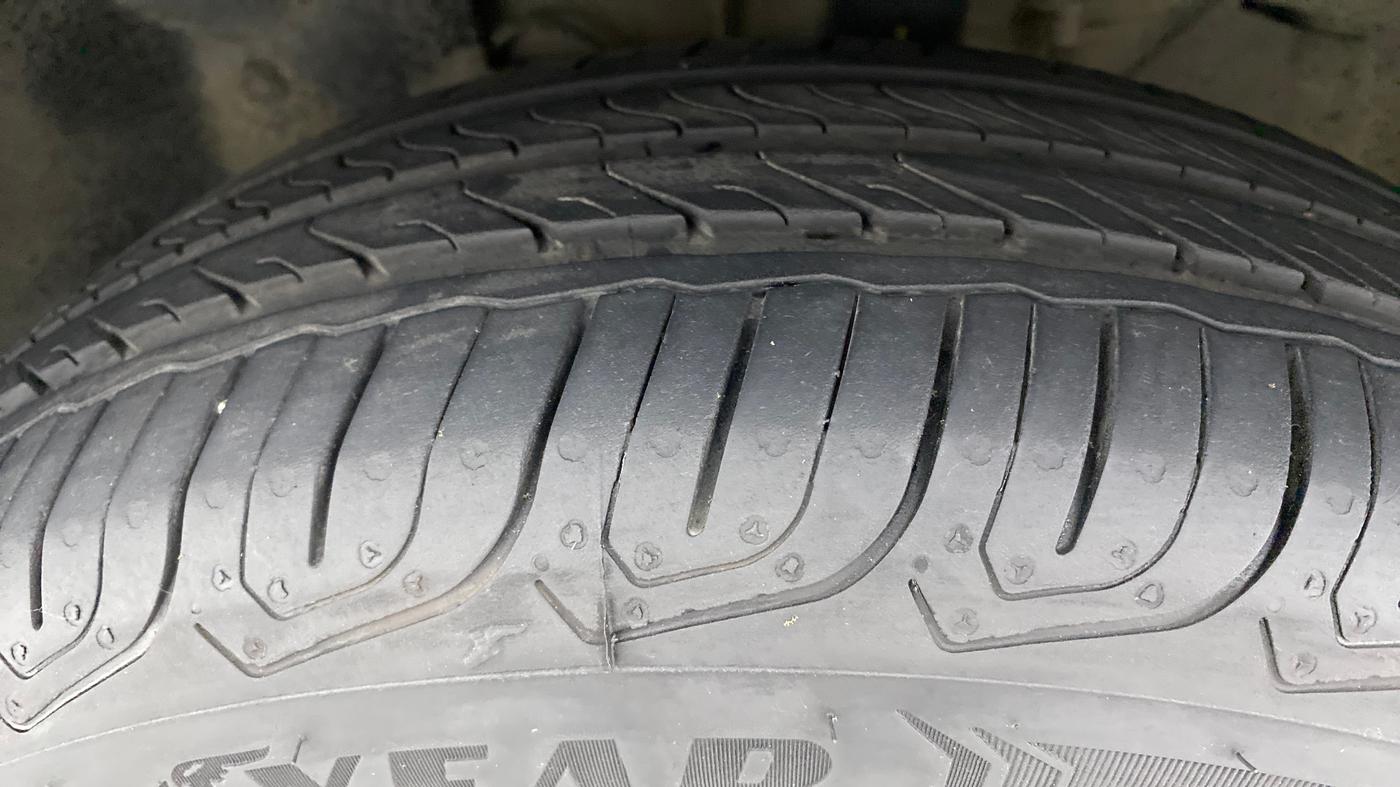 2015 Nissan Micra XV CVT, Petrol, Automatic, 28,017 km, Left Front Tyre Tread