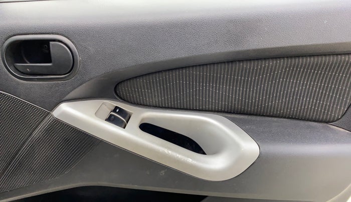 2013 Ford Figo ZXI 1.4 DIESEL, Diesel, Manual, 1,35,833 km, Driver Side Door Panels Control