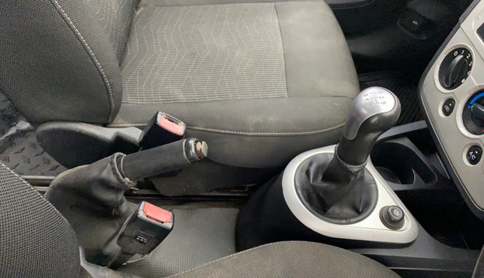 2013 Ford Figo ZXI 1.4 DIESEL, Diesel, Manual, 1,35,833 km, Gear Lever