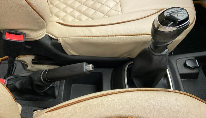 2019 Renault Kwid RXT, Petrol, Manual, 44,363 km, Gear Lever