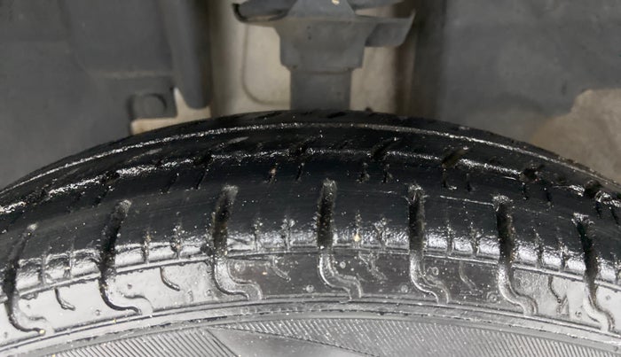 2019 Renault Kwid RXT, Petrol, Manual, 44,363 km, Left Front Tyre Tread