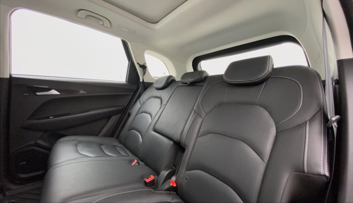 2020 MG HECTOR SHARP DCT PETROL, Petrol, Automatic, 11,765 km, Right Side Rear Door Cabin