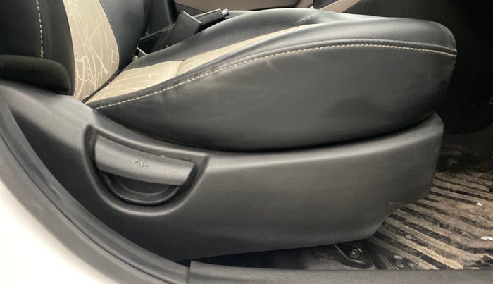 2019 Hyundai Grand i10 SPORTZ 1.2 KAPPA VTVT, Petrol, Manual, 56,352 km, Driver Side Adjustment Panel