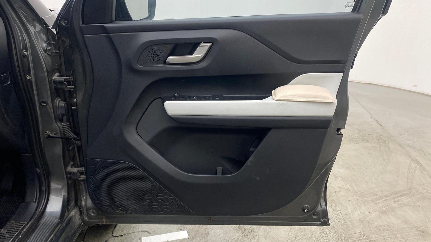 2024 Tata PUNCH Creative Plus AMT, Petrol, Automatic, 20,797 km, Driver Side Door Panels Control