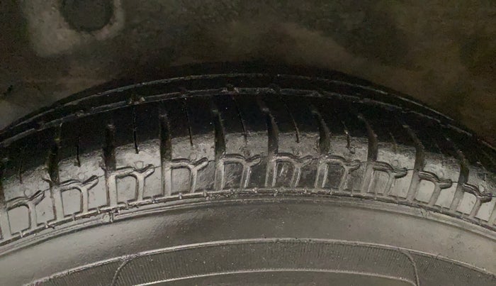 2015 Hyundai i10 MAGNA 1.1, Petrol, Manual, 33,554 km, Right Rear Tyre Tread