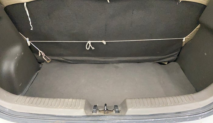 2015 Hyundai i10 MAGNA 1.1, Petrol, Manual, 33,554 km, Boot Inside